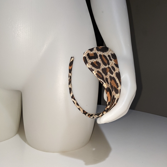 Womens sexy C-string thong panties in Cheetah print - Picture 2 of 3
